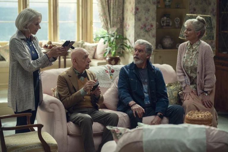 Crítica de “El club del crimen de los jueves”: la apuesta de Chris Columbus con Helen Mirren y Pierce Brosnan