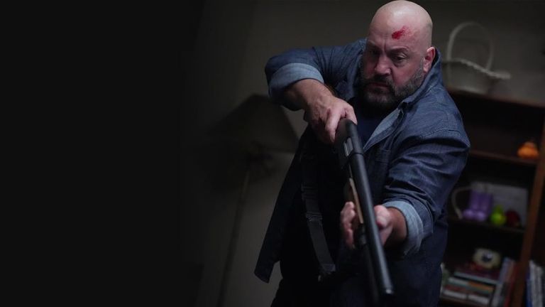 Crítica de "Guns Up!": No te metas con Kevin James