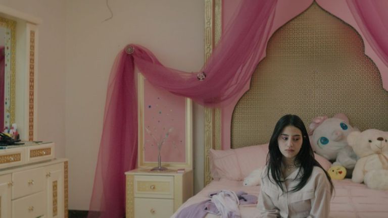 Crítica de "Moon": thriller psicológico entre mujeres, secretos y vigilancia en Jordania