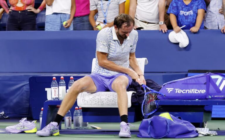 Badosa, Medvédev, Dimitrov y Rublev se suman a la campaña contra la violencia de género