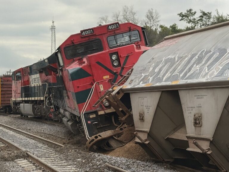 Descarrila ferrocarril en colonia Las Juntas de Tlaquepaque