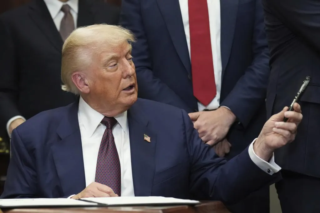 Donald Trump despliega dos submarinos nucleares ante las "provocadoras declaraciones" del ex presidente ruso Medvédev