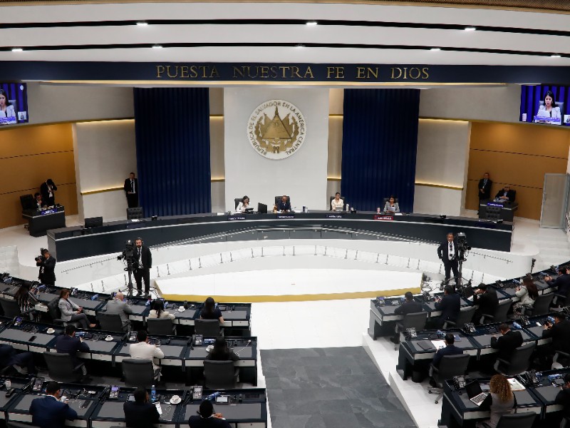 El Salvador se suma a países con régimen autoritario