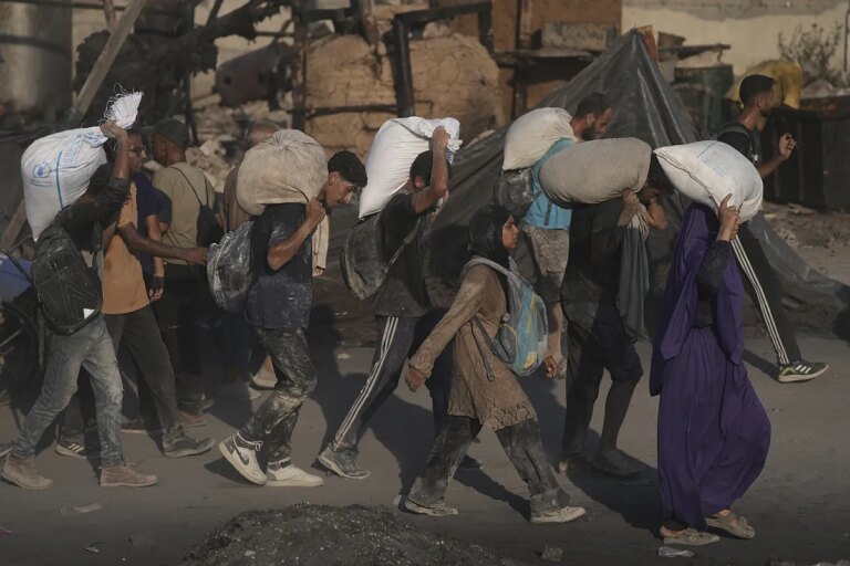El enviado especial de Trump visita el centro de reparto de comida en la Franja de Gaza