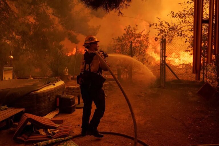 El incendio Canyon Fire arrasa el sur de California y obliga a evacuar a miles de personas