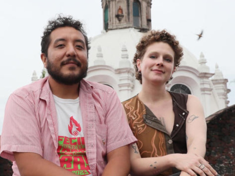 El pueblo gallego "Avión" conecta a periodista española y cineasta mexicano