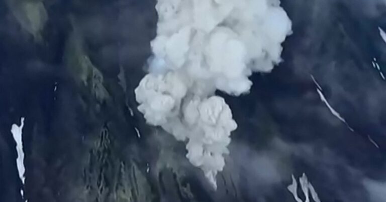 Entra en erupción el volcán Krasheninnikov tras terremoto en Rusia