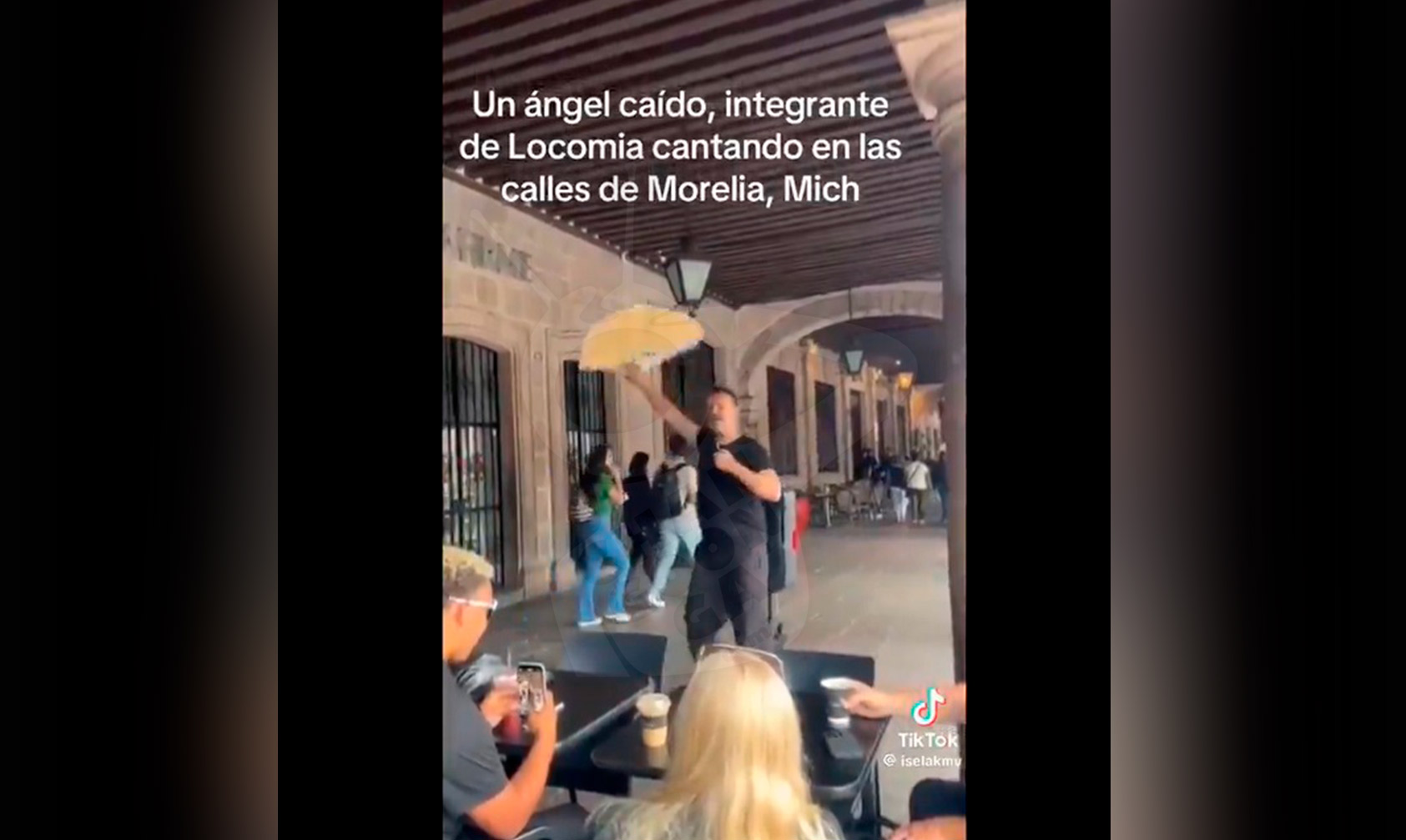 Ex Cantante De Locomía Con Ayuda De Una Familia Hoy Vive En Morelia, Y Canta En Los Portales De Esta Ciudad - Changoonga.com