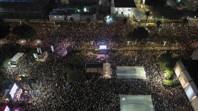 Familias de rehenes israelíes convocan paro nacional contra ampliar ofensiva en Gaza y exigir su liberación