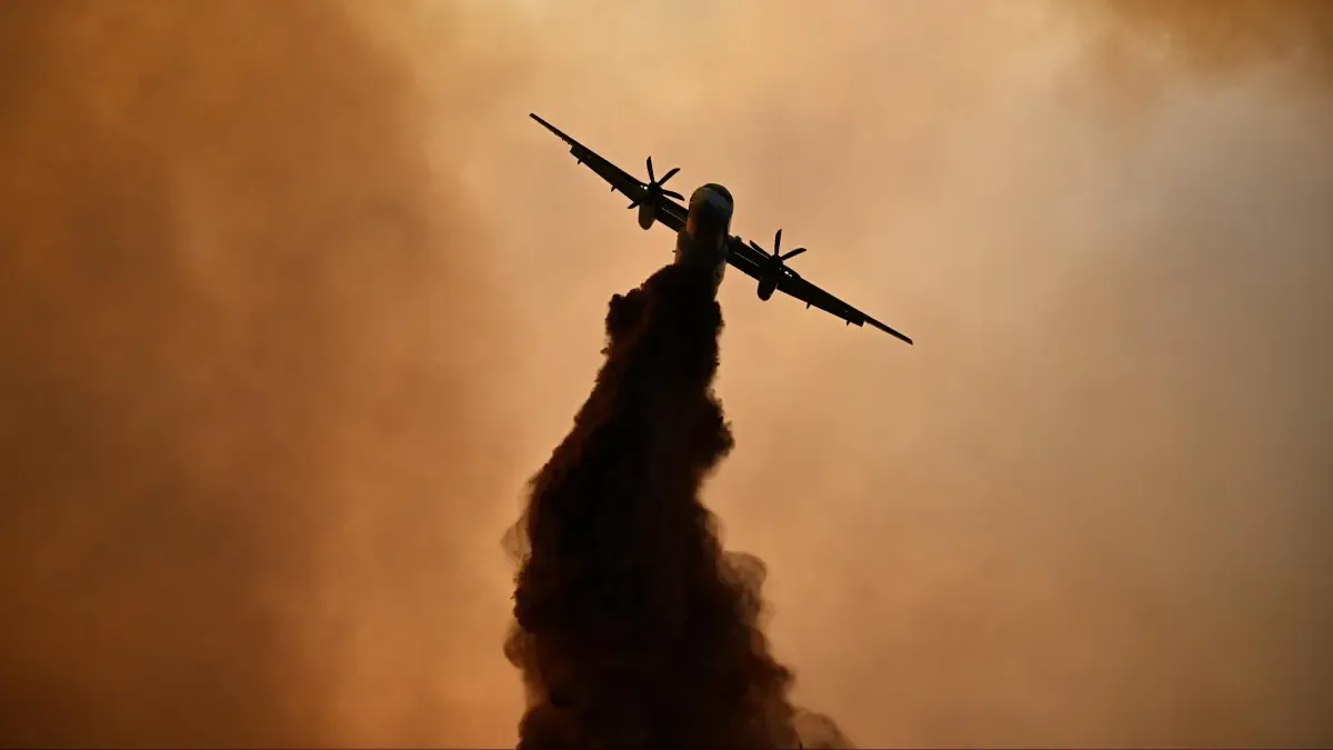 Francia lucha por apagar el peor incendio en lo que va del año: van más de 12.000 hectáreas consumidas y al menos un muerto y nueve heridos