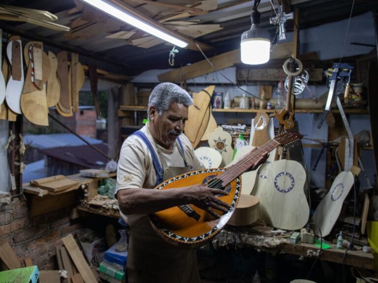Guitarra de Paracho tendrá indicación geográfica en 2026