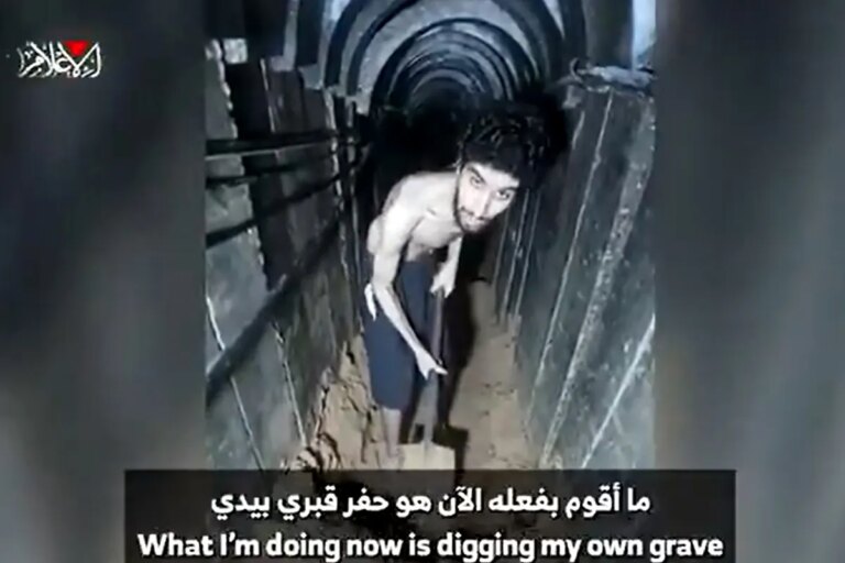 Hamas difunde un nuevo vídeo del rehén Evyatar David: "Estoy cavando mi propia tumba"