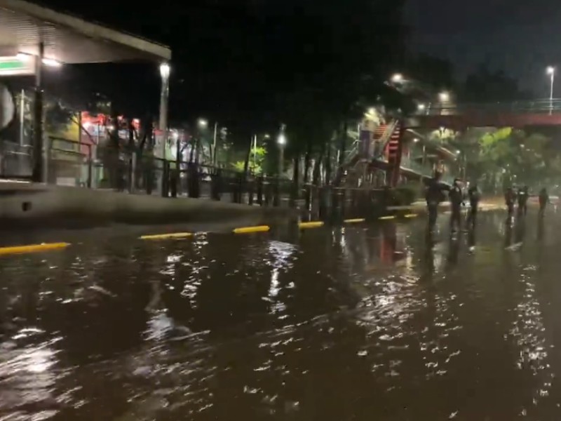 Intensas lluvias colapsan la Ciudad de México