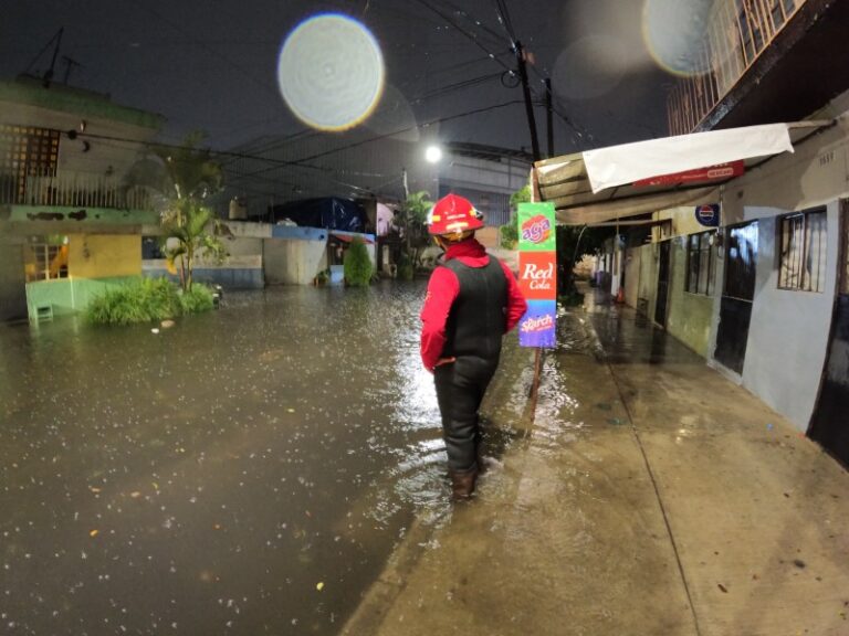 Inundaciones y autos varados deja tormenta registrada en Guadalajara y Zapopan