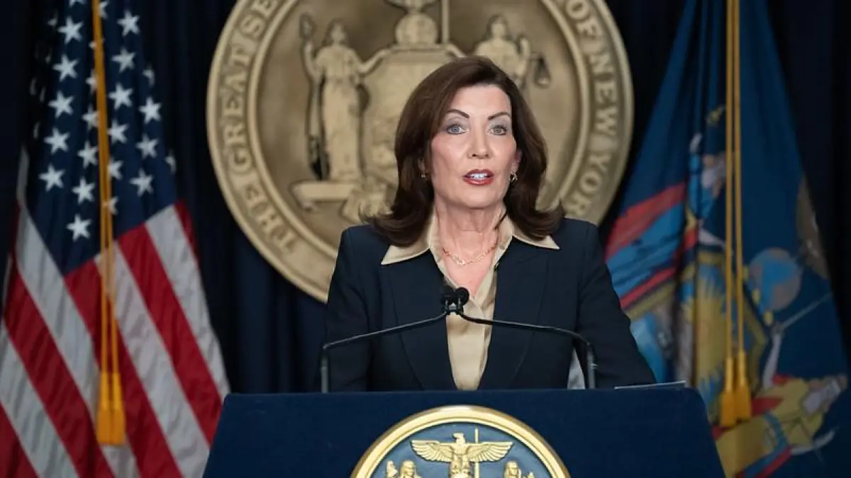 Kathy Hochul lanzó esta nueva advertencia en Nueva York y agitó brutalmente el clima político