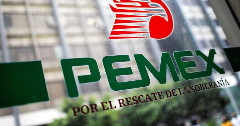 Mejora la nota de Pemex tras apoyo financiero; hay compromiso del gobierno: Fitch