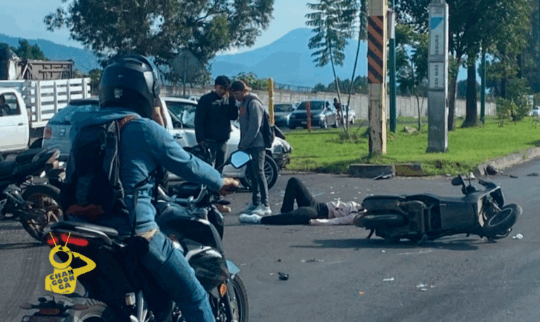 #Michoacán Choque Entre Moto Y Auto Deja A Mujer Gravemente Herida - Changoonga.com