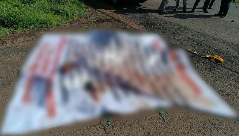 Michoacán Rojo: Abandonan Cuerpos De Una Pareja Envuelta En Narcomanta En Tangamandapio - Changoonga.com