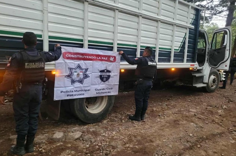 Michoacán Rojo: Asaltan Camión Para Robarse Cargamento Aguacatero En La Siglo XXI - Changoonga.com