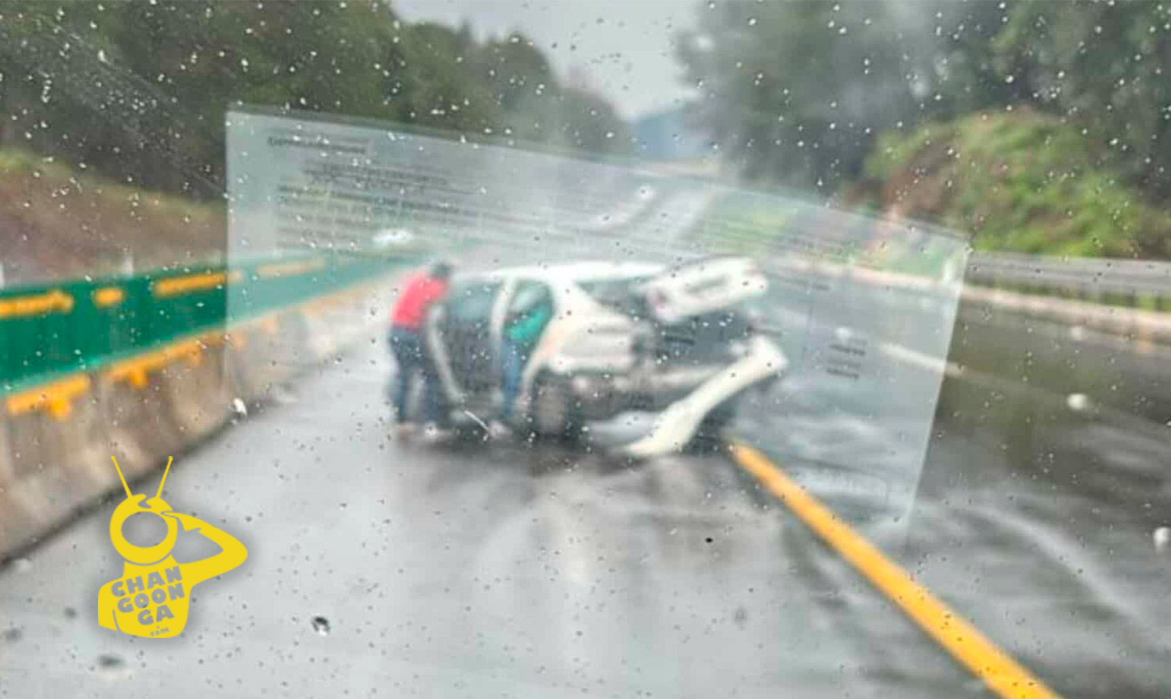 #Michoacán Se Accidenta En La Siglo XXI, Tramo Pátzcuaro – Uruapan - Changoonga.com