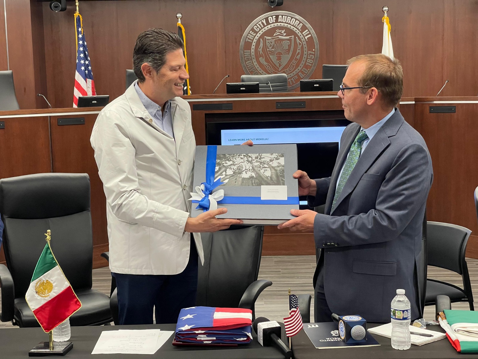 #Moralia Entrega Alfonso Carta De Intención Para Hermanarse Con Illinois, EU - Changoonga.com