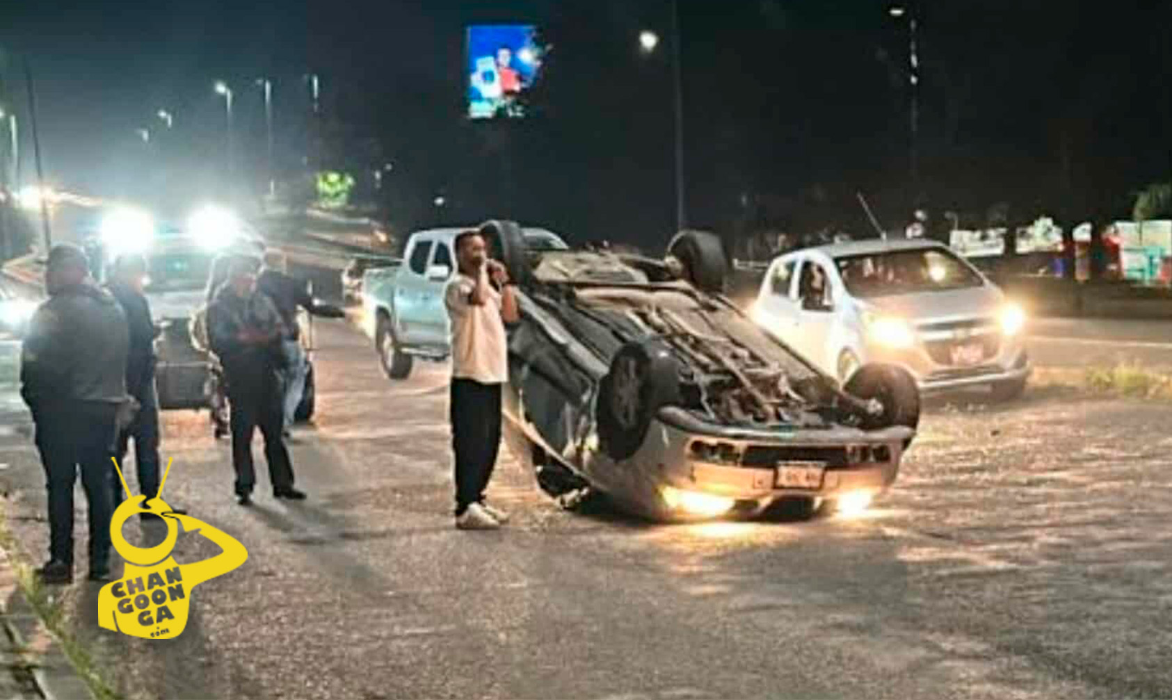 #Morelia Vuelca Auto Cerca De La Terminal Autobuses - Changoonga.com