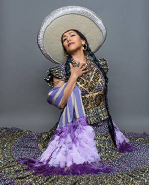 Narra Lila Downs batallas feministas en audiolibro