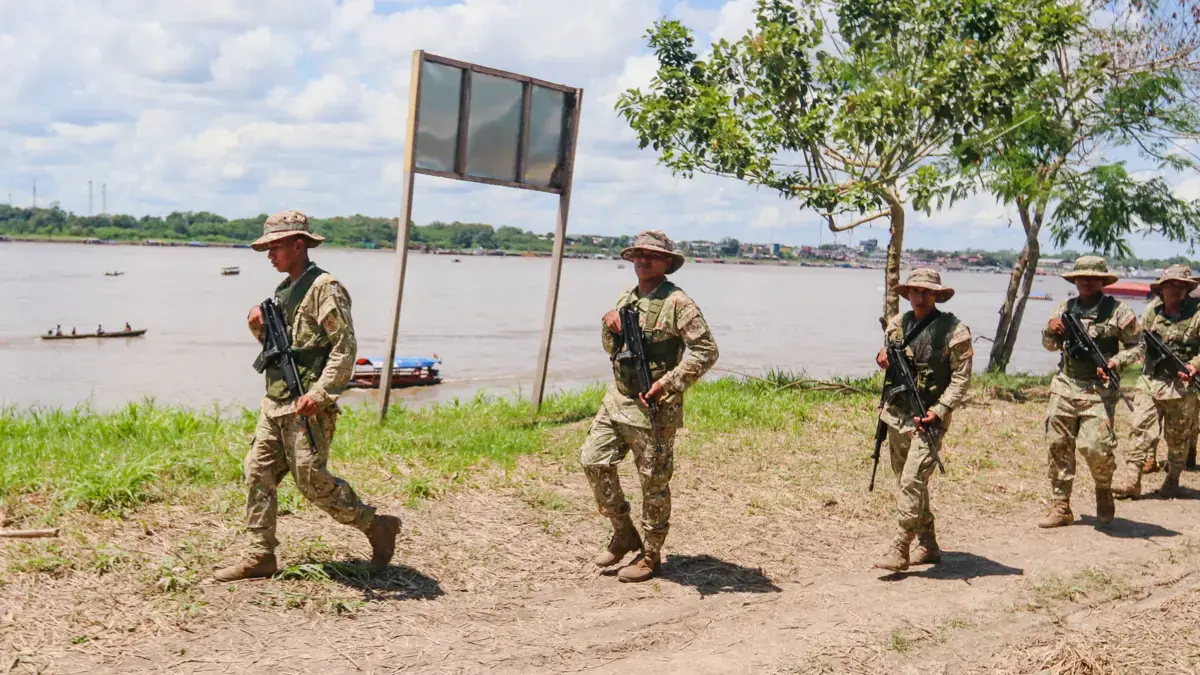 Perú despliega cuerpo de militares cerca al río Amazonas, en frontera con Colombia, en medio de tensión territorial por la isla Santa Rosa