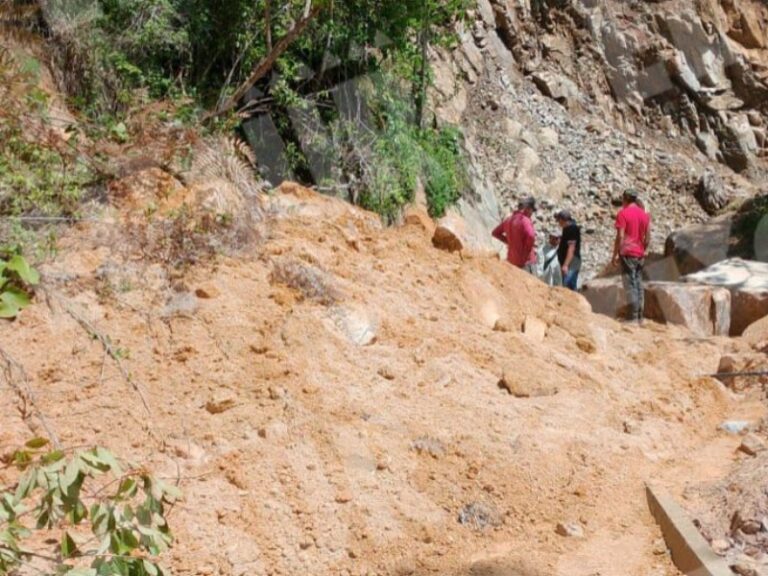 Piden retirar deslaves en la carretera El Edén–La Pintada
