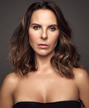 Presta Kate del Castillo su voz a migrantes