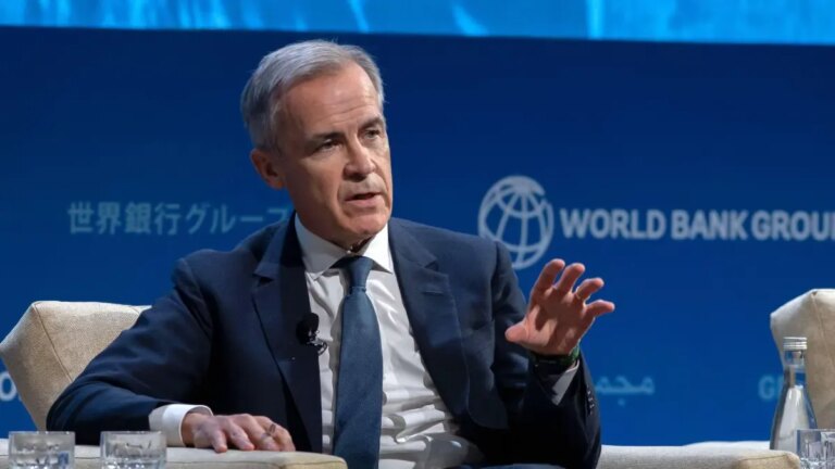 Primer ministro de Canadá, Mark Carney, reacciona al aumento de los aranceles del 25 % al 35 % que impuso Donald Trump