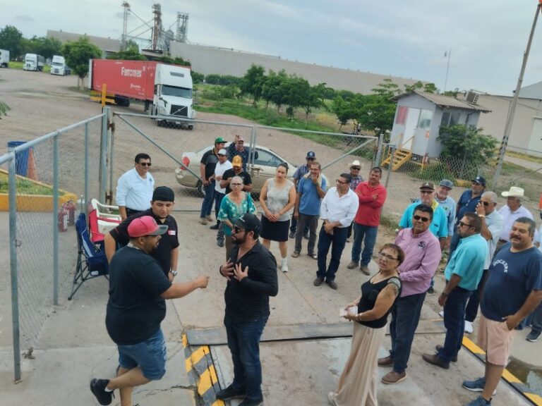 Productores de maíz se manifiestan para exigir precio acordonado por tonelada