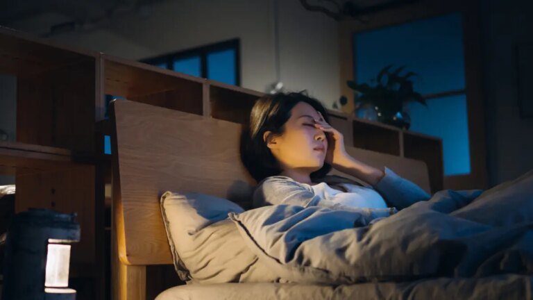 Qué significa que a alguien le cueste dormirse todas las noches, según la psicología