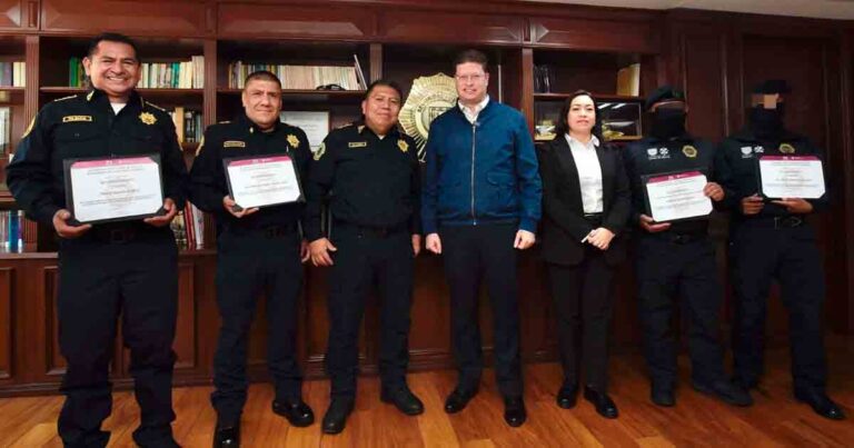 Reconocen a policías que rescataron a rehén en gimnasio de la CDMX