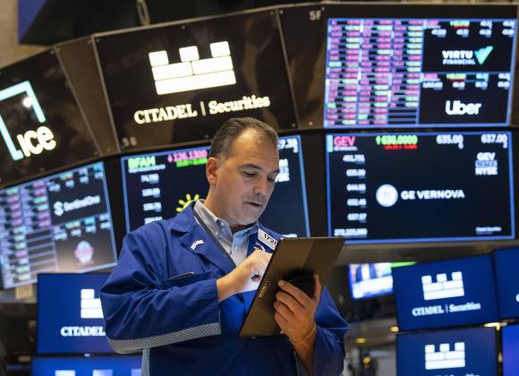 Sacuden comercio mundial los aranceles de Donald Trump; caen bolsas