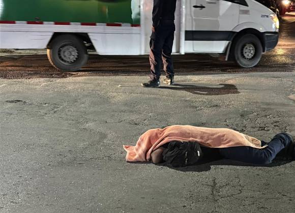 Sujeto termina lesionado al ser embestido por un vehículo fantasma, en Saltillo