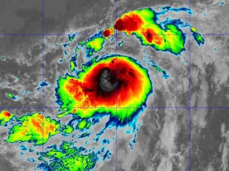 Tormenta "Gil" se fortalece, pero no amenaza a México