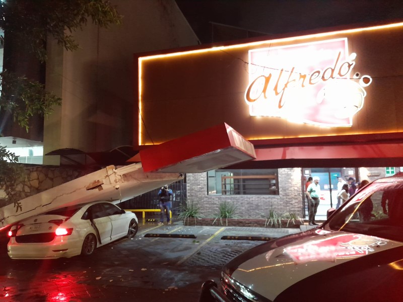 Tormenta causa estragos en la ZMG: inundaciones, derrumbes e incendios