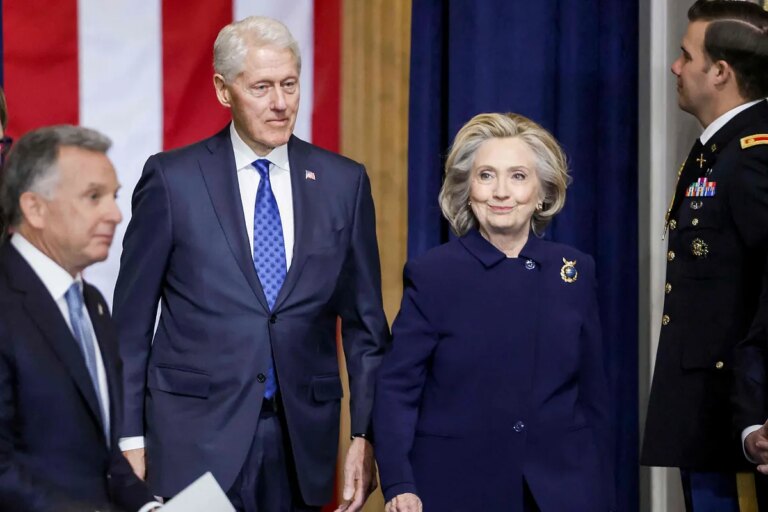 Un comité del Congreso de Estados Unidos cita a testificar a los Clinton por el caso Epstein