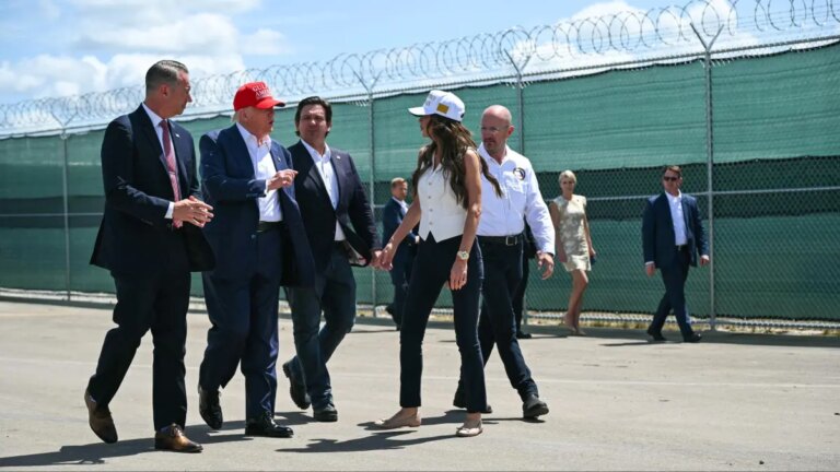 el gobierno de Trump dijo que usará el modelo de Alligator Alcatraz en estos estados