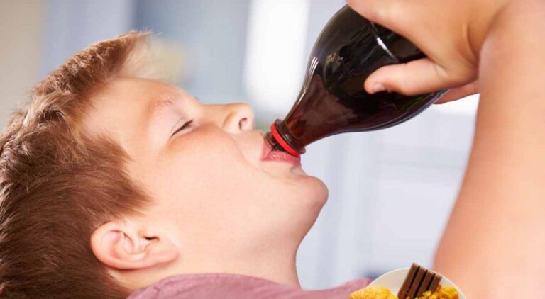 niños consumen entre 3 mil a 7 mil calorías por día ¿Cómo afecta su cuerpo?