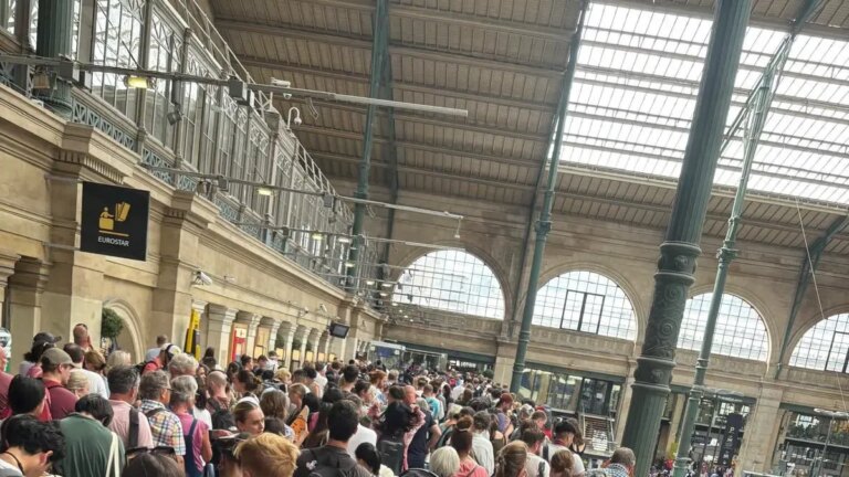 suspenden al menos 17 servicios entre París, Londres y Bruselas por problema eléctrico