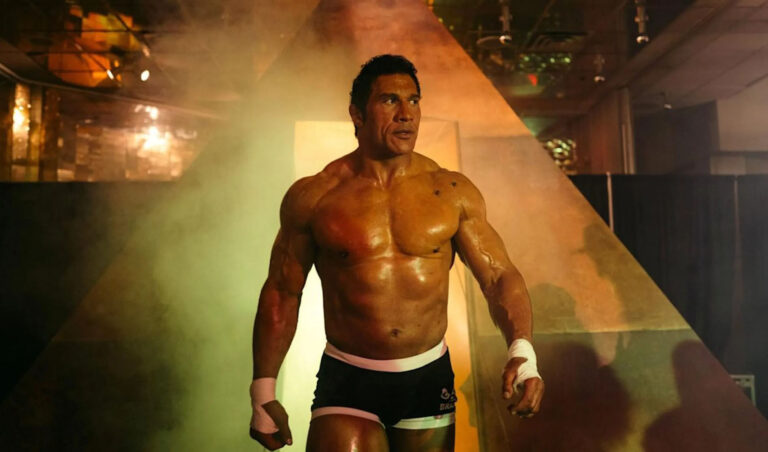 Dwayne Johnson se transforma en The Smashing Machine, el biopic sobre el luchador Mark Kerr