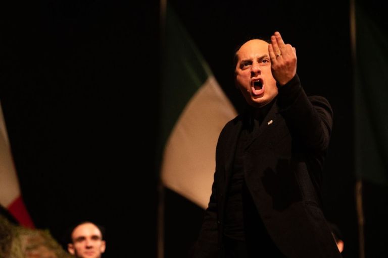 Crítica de “Mussolini: Hijo del Siglo”: Ensayo sobre el odio, de Joe Wright