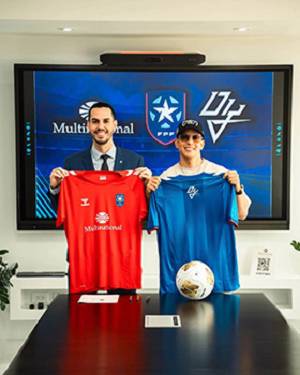 Daddy Yankee se une a acuerdo empresarial para el desarrollo del fútbol en Puerto Rico