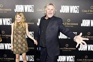 Dan libertad condicional  a Gary Busey por contacto sexual