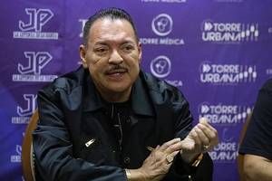 Hospitalizan a Julio Preciado por neumonía
