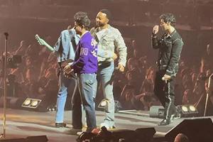 John Legend se une a los Jonas Brothers en Los Ángeles