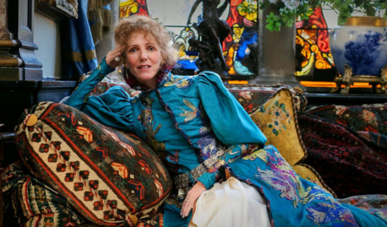 La divina Sarah Bernhardt revive la vida de la primera estrella global del teatro y ahora llega a cines
