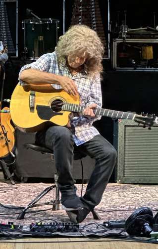 La música callada de Pat Metheny sonó en estruendo de centellas en el delicado sonido del relámpago